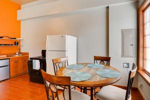 صورة لـ Ultimate Convenience Historic Dtwn Marshall Apt! في مارشال