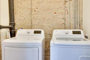 Fotografie z fotogalerie ubytování Shop, Dine and Unwind at Historic Dtwn Marshall Apt v destinaci Marshall