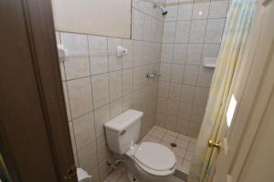 Koupelna v ubytování Downtown San Felipe Studio 2 Free WiFi and Cable TV