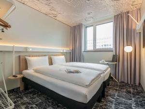 Ένα ή περισσότερα κρεβάτια σε δωμάτιο στο ibis Duesseldorf Airport