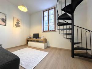 TV a/nebo společenská místnost v ubytování O&R Home Crema