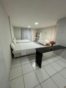 Una cama o camas en una habitación de Pousada Lessence By Solarium