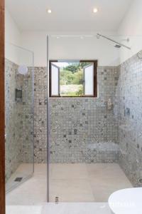 Vannituba majutusasutuses FINCA TUTASUA Lake View Luxury House +66 fotot