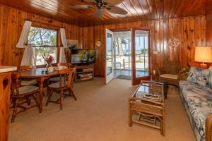 Φωτογραφία από το άλμπουμ του Bamboo Apartments σε Holmes Beach