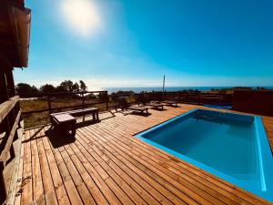 Bazén v ubytování Cabaña en chovellen nebo v jeho okolí + 12 fotografií