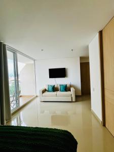 a living room with a couch and a flat screen tv at EIRA TACK by Tack Real Estate in Santa Marta