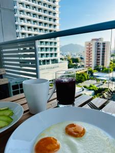 a plate of fried eggs and a drink on a table at EIRA TACK by Tack Real Estate in Santa Marta