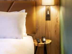 Postel nebo postele na pokoji v ubytování Mercure Han-sur-Lesse