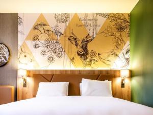 Postel nebo postele na pokoji v ubytování Mercure Han-sur-Lesse