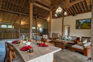 Posezení v ubytování Hita Joglo Villa