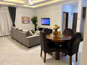 Μια τηλεόραση ή/και κέντρο ψυχαγωγίας στο Jolitha homes