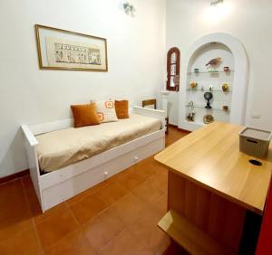 a room with a bed and a table in it at Mi pedacito de Cielo!!!! in La Banda
