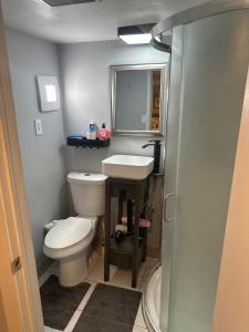 O baie la Soft Landing Spot Basement Hideout