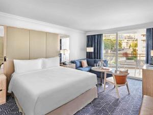 Ένα ή περισσότερα κρεβάτια σε δωμάτιο στο Fairmont Monte Carlo