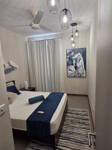 Ένα ή περισσότερα κρεβάτια σε δωμάτιο στο Chic poolside haven 3BR steps from the beach +18 φωτογραφίες