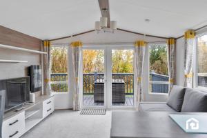 a living room with a couch and a tv at Vacant Nests Seton Sands Kings Barns Starlink in Longniddry