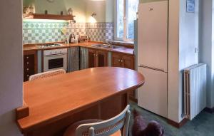 Kuchyň nebo kuchyňský kout v ubytování Awesome Home In Quiesa