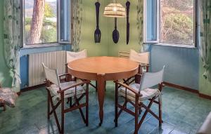 Posezení v ubytování Awesome Home In Quiesa + 47 fotografií