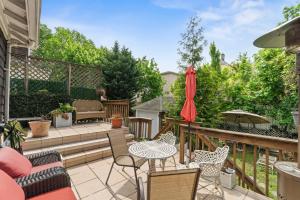En balkon eller terrasse på The Yellow House Landmark