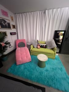 Χώρος καθιστικού στο Portal- A Themed Boutique Hotel- Tampa