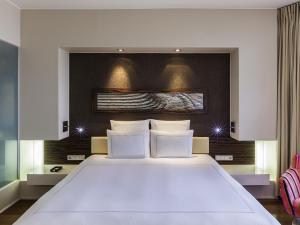 Postel nebo postele na pokoji v ubytování Swissotel Tallinn