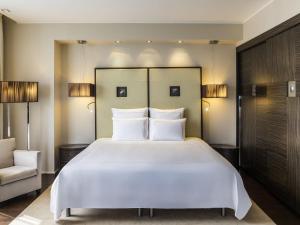 Postel nebo postele na pokoji v ubytování Swissotel Tallinn