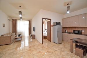 Køkken eller tekøkken på Nice and cozy apartment near Republic square + 23 billeder