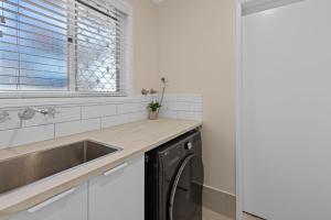 Φωτογραφία από το άλμπουμ του Family-Friendly Flat with Balcony Views σε Mooloolaba