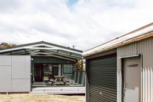 Το κτήριο όπου στεγάζεται  η παραθεριστική κατοικία