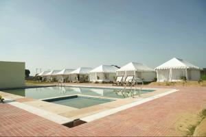 Πισίνα στο ή κοντά στο The Jungle Enclave Boho