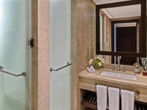 Phòng tắm tại Makkah Clock Royal Tower, A Fairmont Hotel