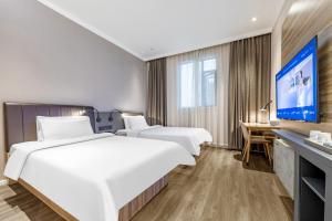 Giường trong phòng chung tại Hanting Premium Hotel Shanghai World Expo Shangnan Road +20 ảnh