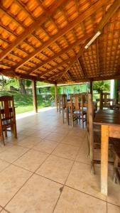 Restaurace v ubytování Clube de pesca e Pousada boa sorte