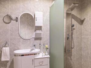 Koupelna v ubytování Shaden Resort + 183 fotografií