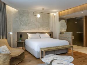 Postel nebo postele na pokoji v ubytování Maison Sofia - MGallery + 194 fotografií