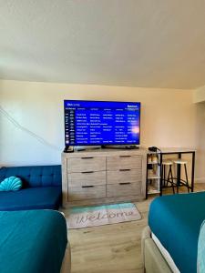 Μια τηλεόραση ή/και κέντρο ψυχαγωγίας στο FREE PARKING Palms Hotel Waikiki