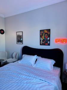 Postel nebo postele na pokoji v ubytování استديو عصري ومميز + 5 fotografií