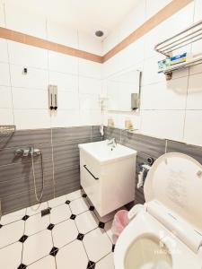 a bathroom with a toilet and a sink at 芳心蘭厝民宿 in Wujie