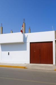 Το κτήριο όπου στεγάζεται  το δωμάτιο σε οικογενειακή κατοικία +3 φωτογραφίες