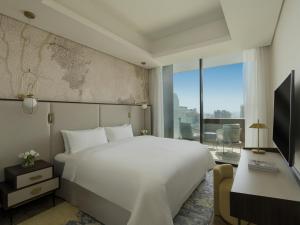 TV a/nebo společenská místnost v ubytování Fairmont Ramla Serviced Residences