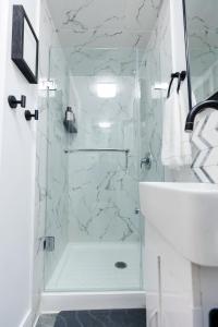 Ένα μπάνιο στο Private 2-BR Suite w Patio +30 φωτογραφίες