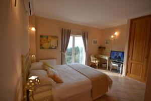 a bedroom with a bed and a desk and a television at Villa Vida Nova in Monchique +32 photos