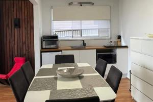 Kuchyň nebo kuchyňský kout v ubytování Executive family house w/ 5BR + 24 fotografií