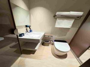 Vannituba majutusasutuses Hanting Hotel Shanghai Railway Station North Square +19 fotot