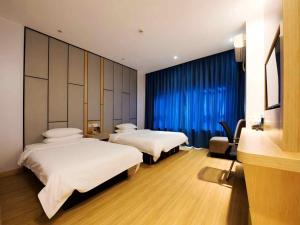 Voodi või voodid majutusasutuse Hanting Hotel Shanghai Railway Station North Square toas