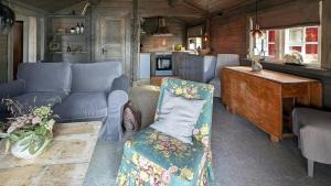 Kuchyň nebo kuchyňský kout v ubytování Renovated Cottage With Sea Views In Kjeldebotn