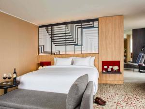 Un pat sau paturi într-o cameră la Pullman Lima Miraflores