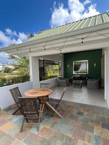 En balkon eller terrasse på Appartement Cocoon à Pereybere + 5 billeder