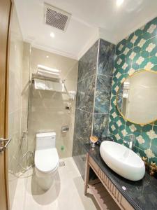 Ένα μπάνιο στο Dong Xuan Boutique Hotel