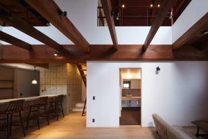 a large room with white walls and wooden beams at 宿 -Shuku- in Inuyama